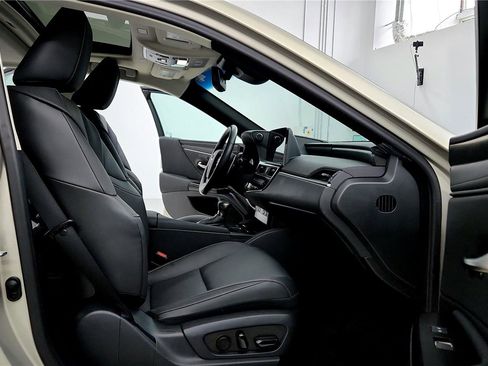 Used 2023 Lexus ES 250 w/ Premium Package image 17