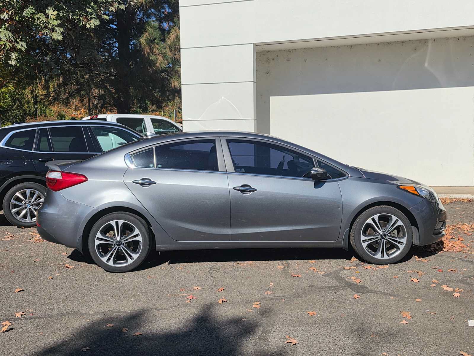 Used 2014 Kia Forte EX w/ Premium Package FWD image 2