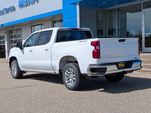 Used 2022 Chevrolet Silverado 1500 LT AWD/4WD image 4