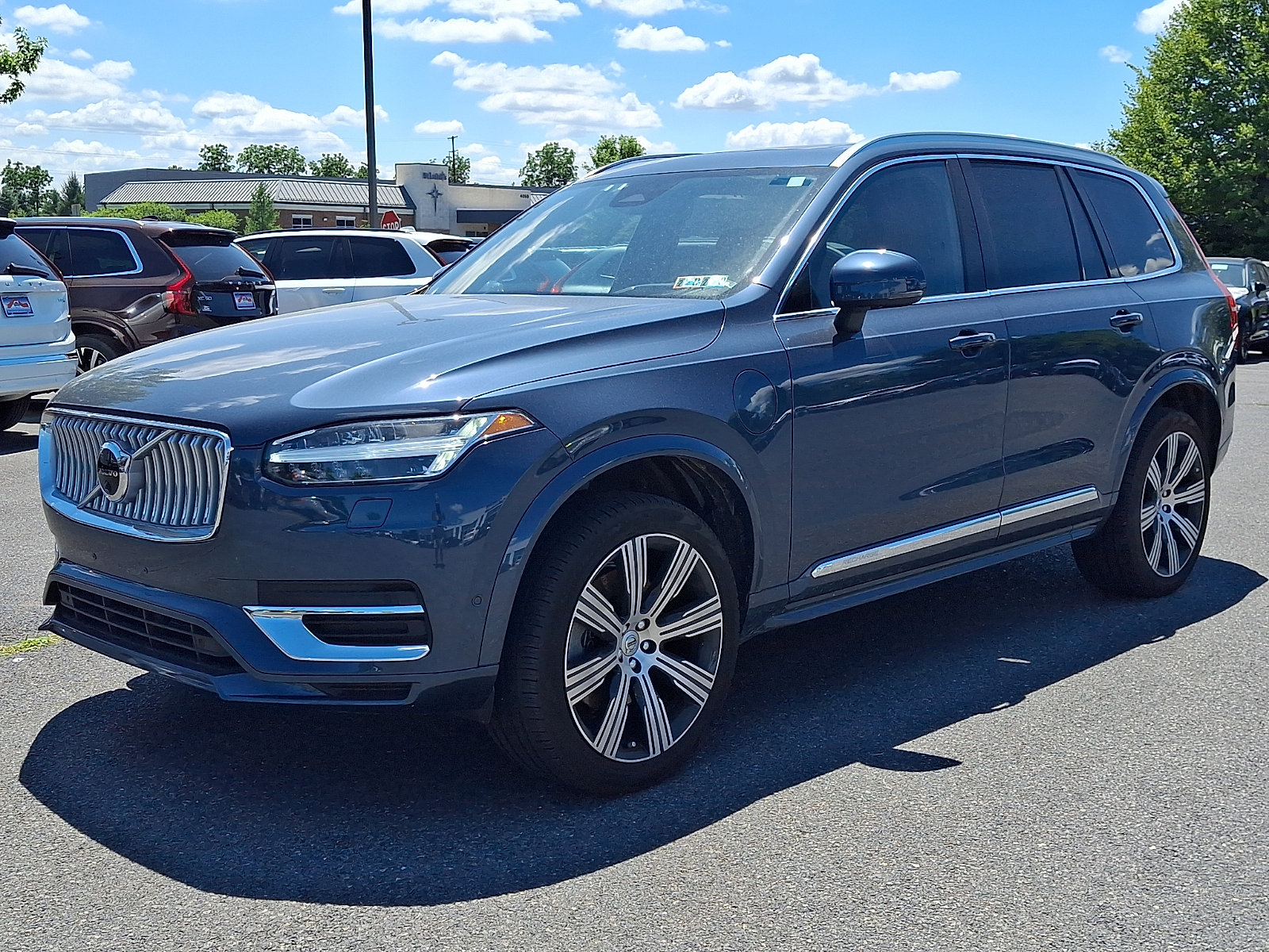 Used 2024 Volvo XC90 T8 Ultimate w/ Lounge Package AWD/4WD image 3
