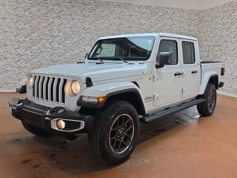 Used 2023 Jeep Gladiator Overland image 4
