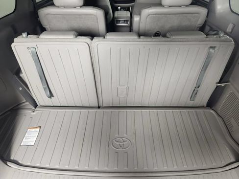 Used 2018 Toyota Highlander XLE AWD/4WD image 21