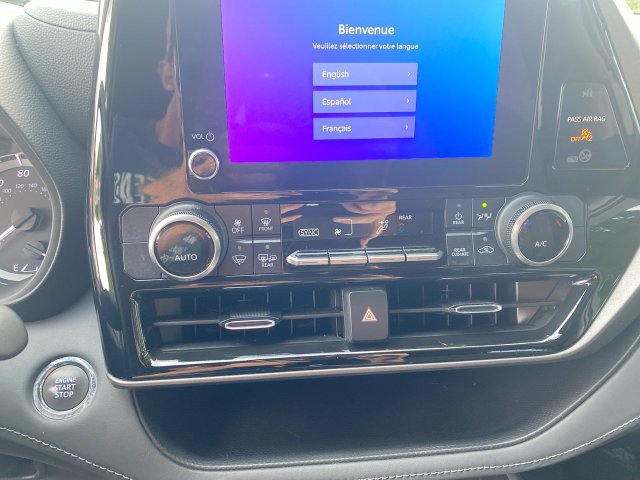 Used 2023 Toyota Highlander LE AWD/4WD image 19