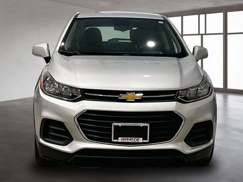 Used 2018 Chevrolet Trax LS FWD image 3