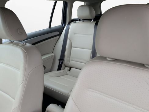 Used 2015 Volkswagen Golf TDI S image 15