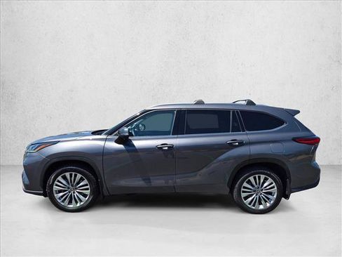 Used 2023 Toyota Highlander Platinum FWD image 9