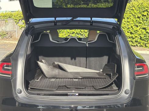 Used 2022 Tesla Model X image 28