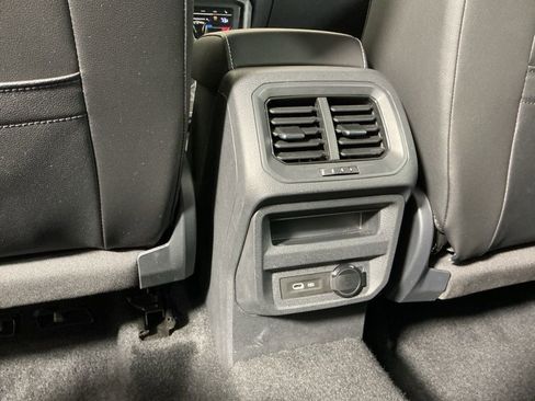 Used 2023 Volkswagen Tiguan SE image 28