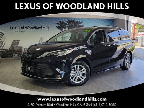 Used 2021 Toyota Sienna Limited FWD image 1