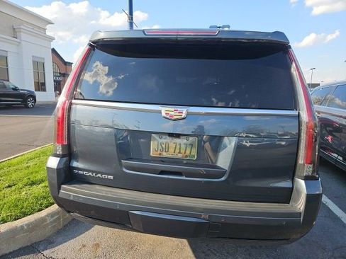 Used 2020 Cadillac Escalade Luxury image 11
