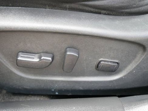 Used 2017 Nissan Rogue SV AWD/4WD image 15