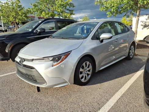 Used 2023 Toyota Corolla LE FWD image 4