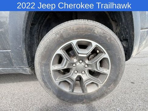 Used 2022 Jeep Cherokee Trailhawk w/ Sound & Nav Group AWD/4WD image 18