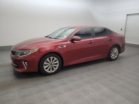 Used 2018 Kia Optima S FWD image 2