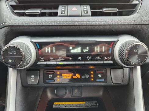 Used 2021 Toyota RAV4 Limited image 27