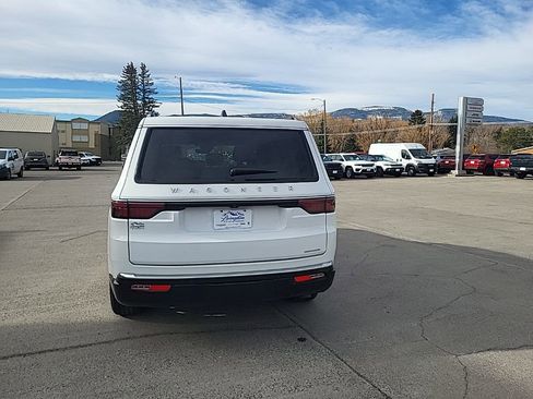 Used 2024 Jeep Wagoneer Series II w/ Flexible Seating Group image 4