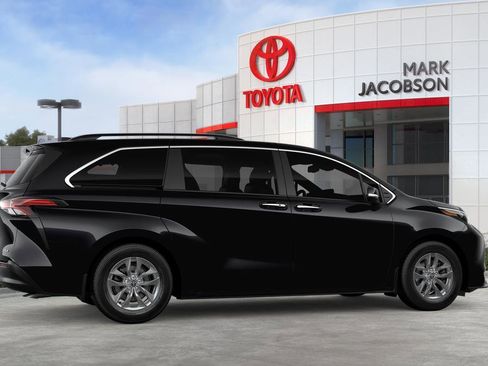 New 2026 Toyota Sienna XLE image 33