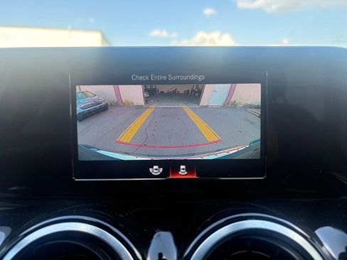 Used 2022 Mercedes-Benz GLB 250 image 22