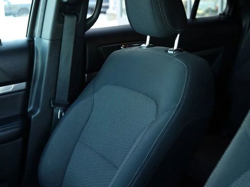 Used 2018 Ford Explorer XLT w/ Equipment Group 201A FWD image 18