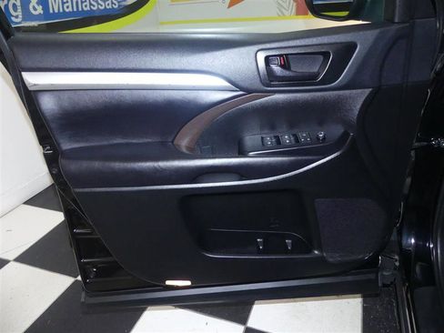 Used 2019 Toyota Highlander Plus image 25