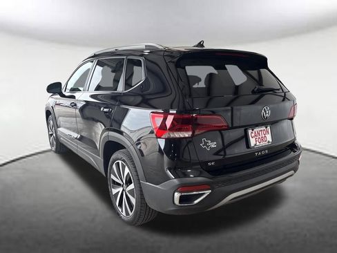 Used 2024 Volkswagen Taos SE image 3