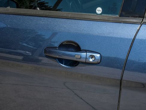 Used 2018 Ford Explorer XLT w/ Equipment Group 202A FWD image 51