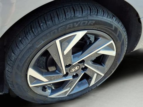 Used 2024 Hyundai Elantra Limited FWD image 8