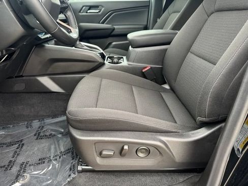 Used 2025 Chevrolet Colorado LT w/ Advanced Trailering Package AWD/4WD image 5