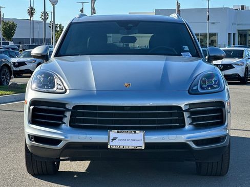 Used 2023 Porsche Cayenne Platinum Edition image 9