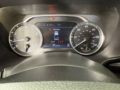 Used 2024 Nissan Titan SV AWD/4WD image 31