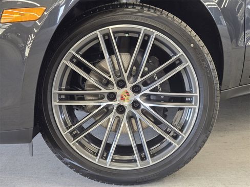 New 2025 Porsche Macan image 25