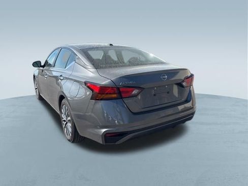 Used 2025 Nissan Altima 2.5 SV image 10