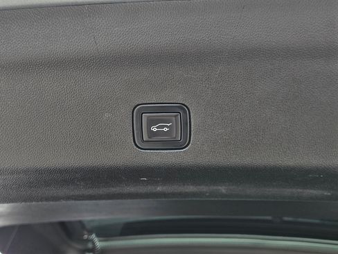 Used 2023 Chevrolet Tahoe Premier RWD image 12