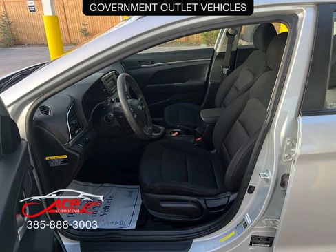 Used 2018 Hyundai Elantra SE image 9