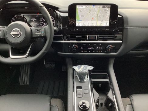 New 2025 Nissan Pathfinder SL w/ Black Appearance Package image 16