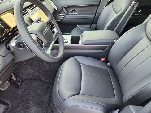 New 2025 Land Rover Range Rover SE image 13