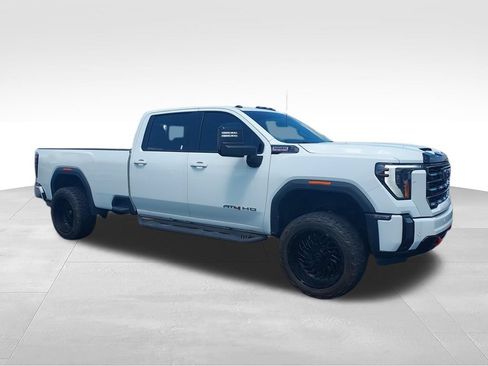 Used 2024 GMC Sierra 2500 AT4 w/ Technology Package AWD/4WD image 2