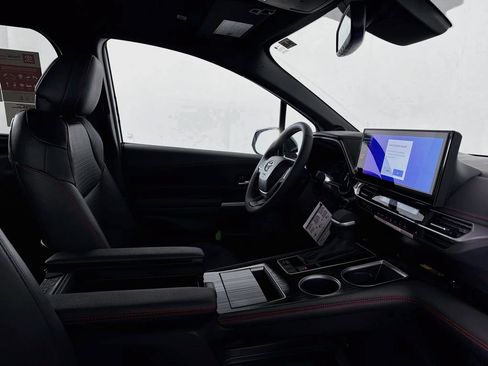 New 2026 Toyota Sienna XSE FWD image 33