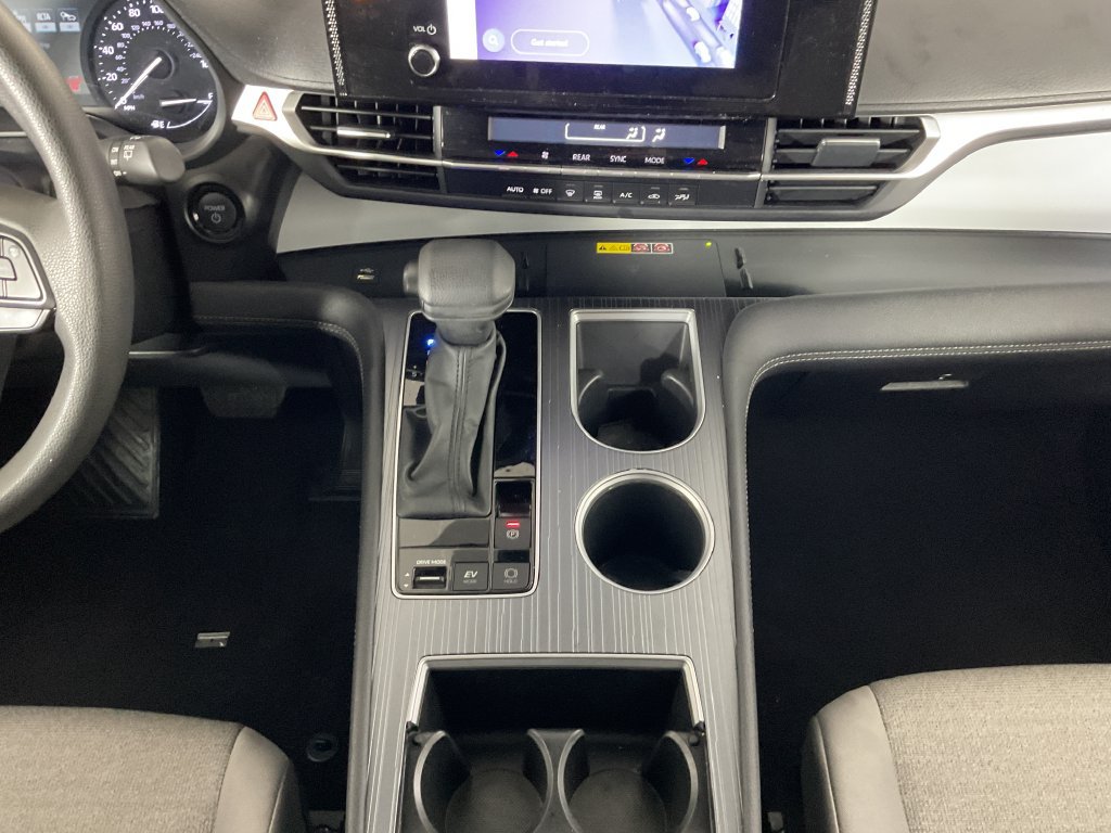 Used 2025 Toyota Sienna LE FWD image 14