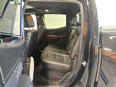 Used 2024 GMC Canyon Denali AWD/4WD image 10