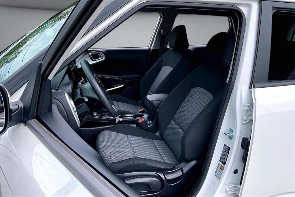 Used 2023 Kia Soul LX w/ Option Group 015 FWD image 21