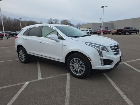 Used 2017 Cadillac XT5 Luxury w/ Driver Awareness Package image 2