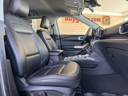Used 2022 Ford Explorer XLT w/ Equipment Group 202A image 24