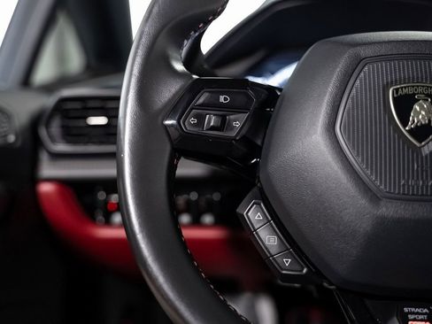 Used 2020 Lamborghini Huracan EVO image 40