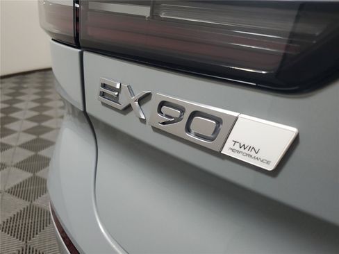 Certified 2025 Volvo EX90 Ultra AWD/4WD image 7