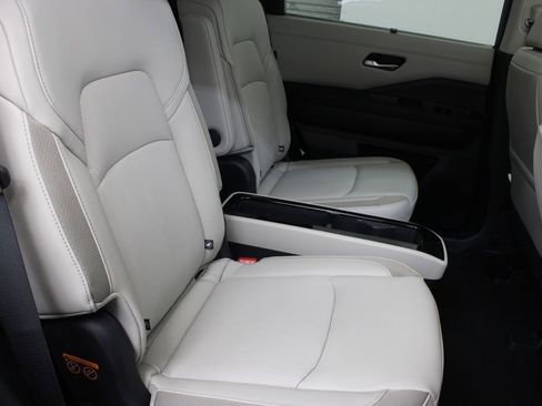New 2026 Nissan Pathfinder SL w/ SL Premium Package FWD image 19