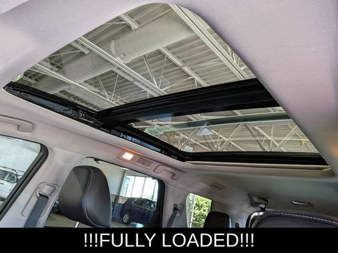 Used 2023 Nissan Pathfinder SL AWD/4WD image 18