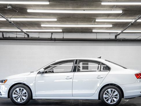 Used 2015 Volkswagen Jetta SE image 2