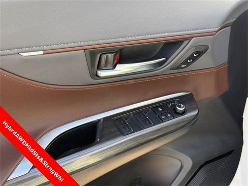 Used 2021 Toyota Venza XLE w/ Softex Package image 18