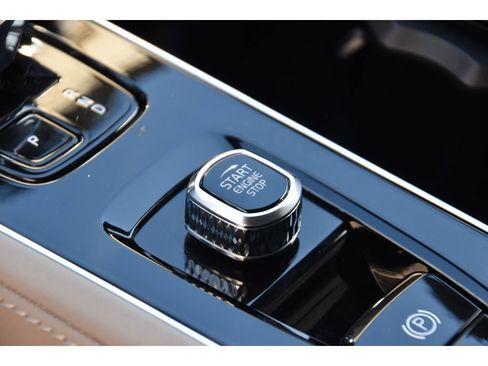 Certified 2026 Volvo XC90 B5 Plus w/ Protection Package Premier image 38